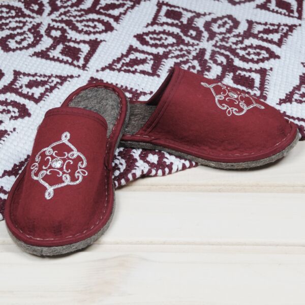 Oriental Women&#039;s Closed Toe Wool Slippers