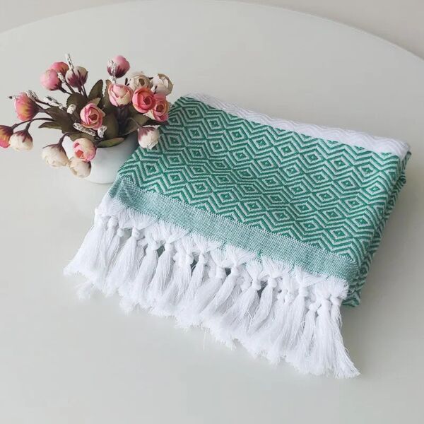 Picnic and Beach Cotton Blanket with Fringe (green, white)