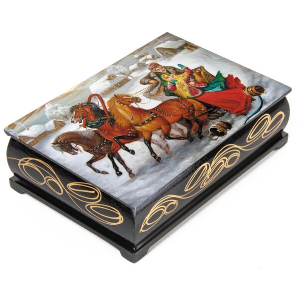 The Winter Sleigh Date Lacquer Trinket Box