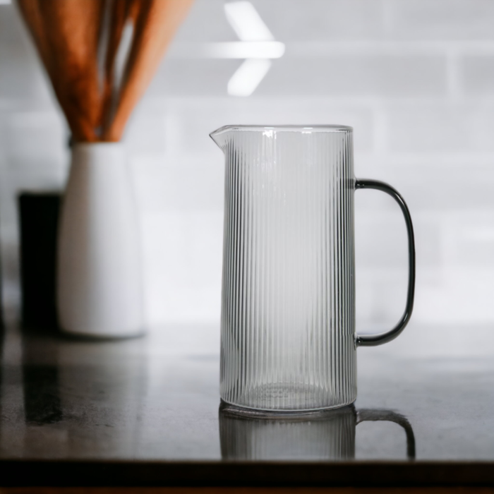 BOROSILICATE GLASS PITCHER WITH LID